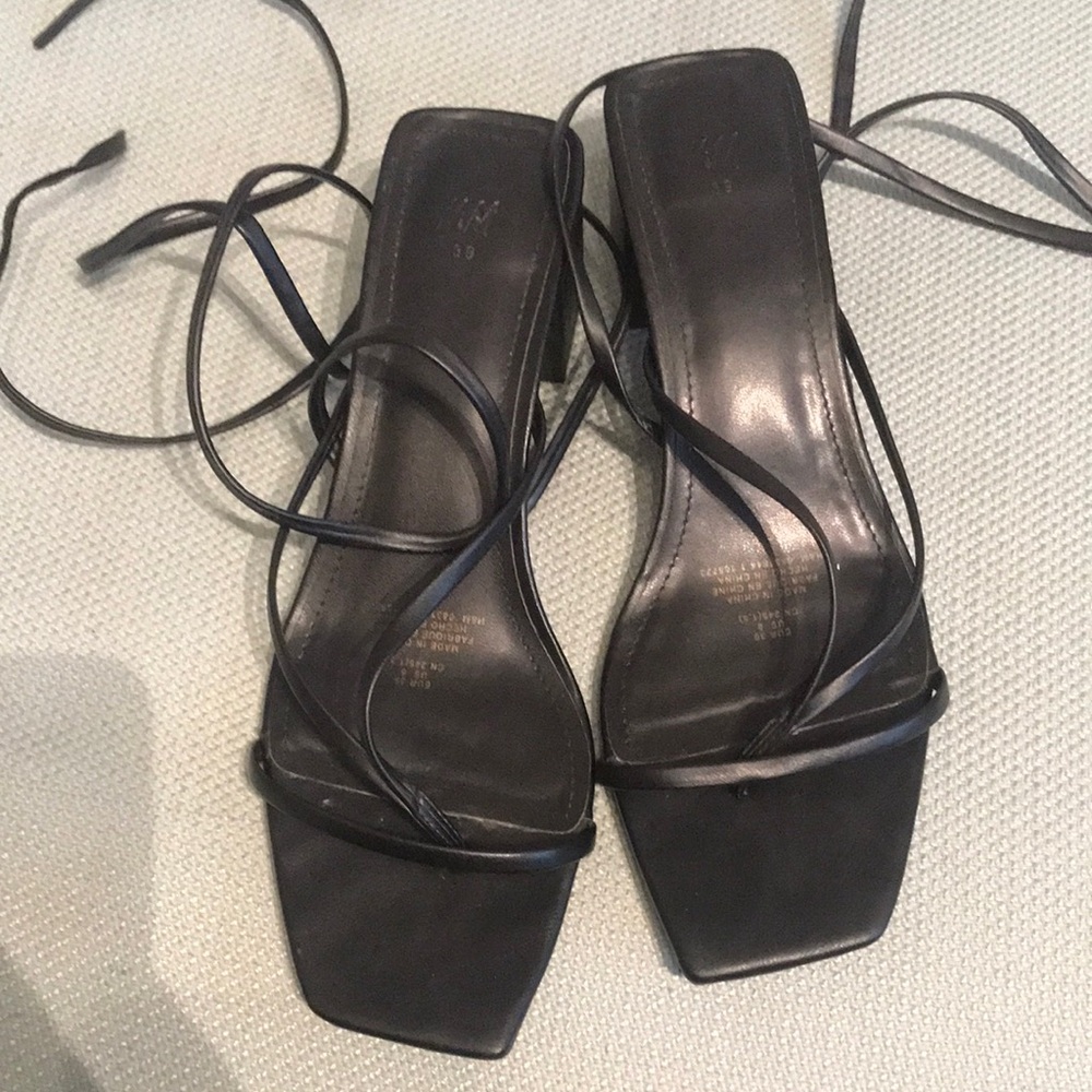 H&M Elegant Black Strappy Tie Up Women's Sandals - Picture 3 of 8